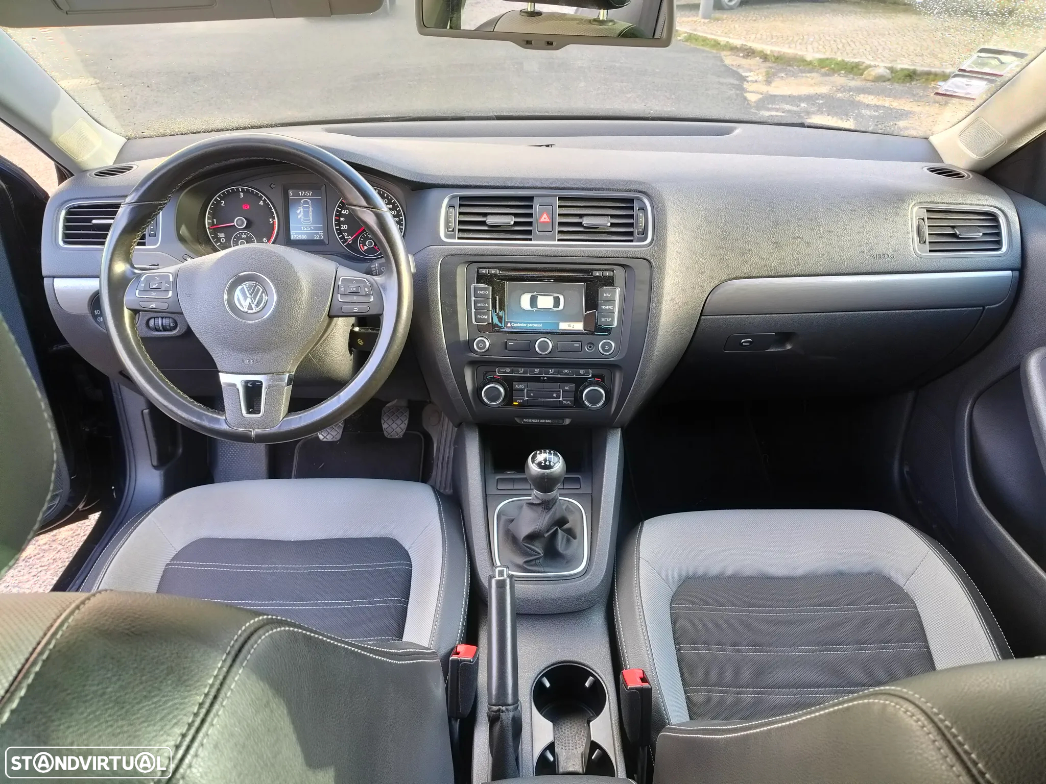 VW Jetta 2.0 TDI Highline - 18
