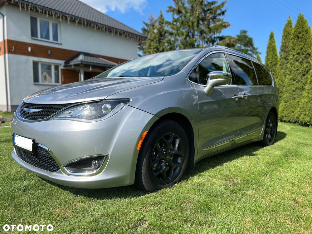 Chrysler Pacifica - 2