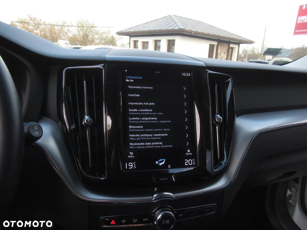 Volvo XC 60 T4 Momentum Pro - 22