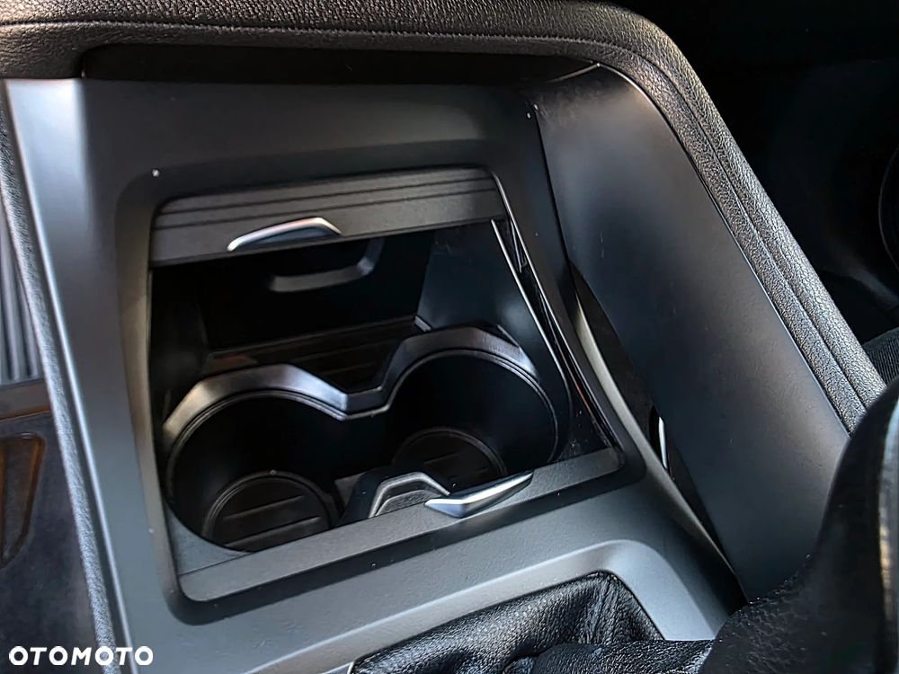 BMW X1 sDrive18d xLine - 19