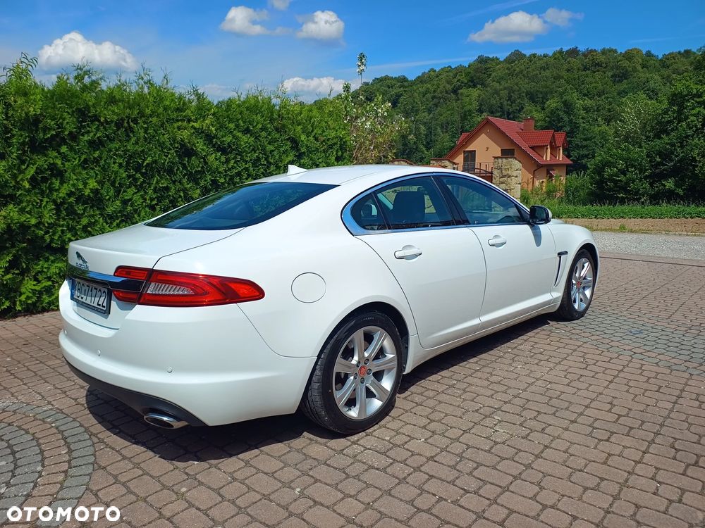 Jaguar XF 2.2 D Luxury - 11
