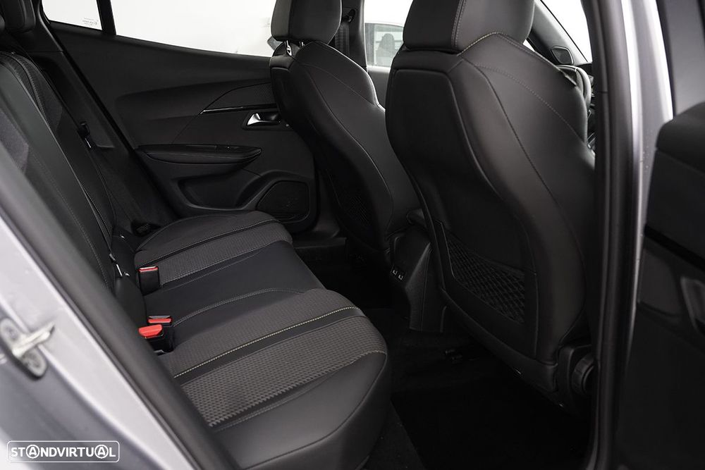 Peugeot e-2008 50 kWh GT - 21