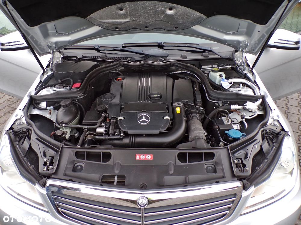 Mercedes-Benz Klasa C 180 BlueEFFICIENCY Elegance - 29