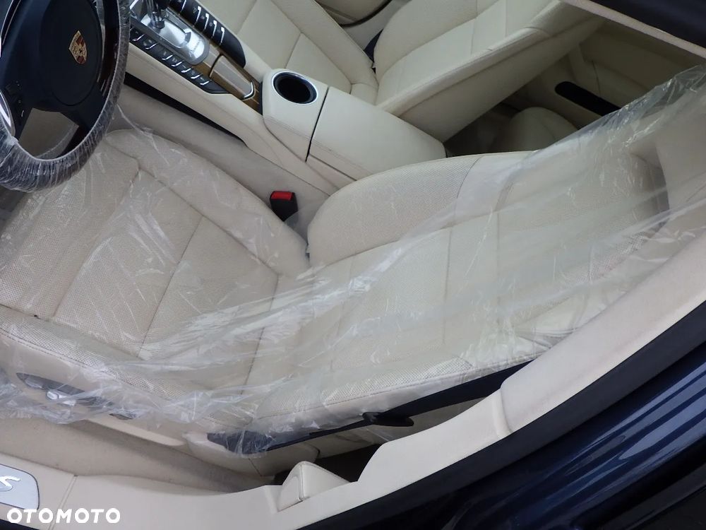 Porsche Panamera GTS PDK - 25