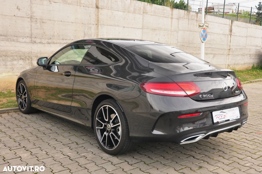 Mercedes-Benz C 300 d Coupe 4Matic 9G-TRONIC AMG Line - 3
