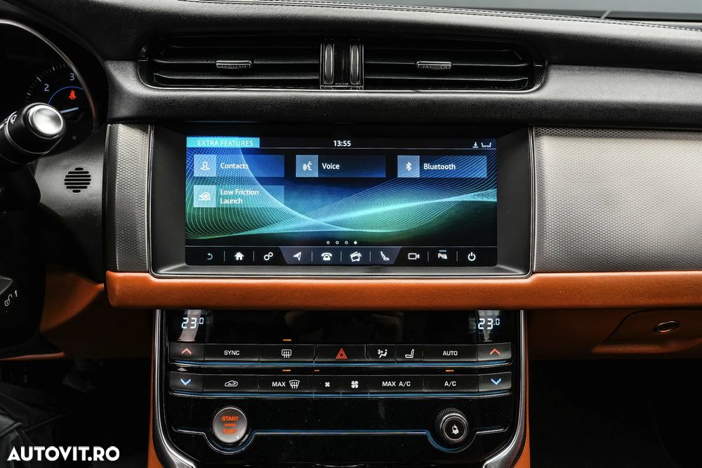 Jaguar XF 20d RWD Portfolio - 23