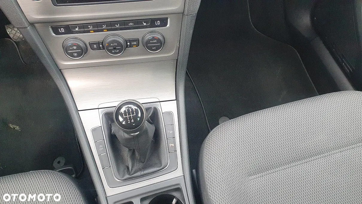 Volkswagen Golf - 10