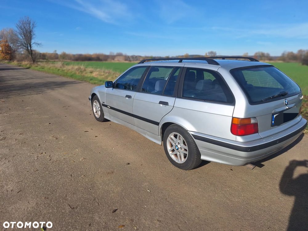 BMW Seria 3 318i - 8