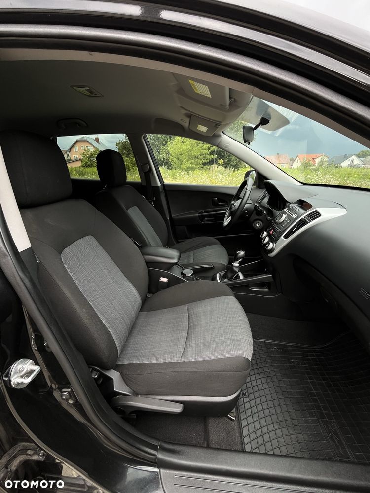 Kia Ceed - 8