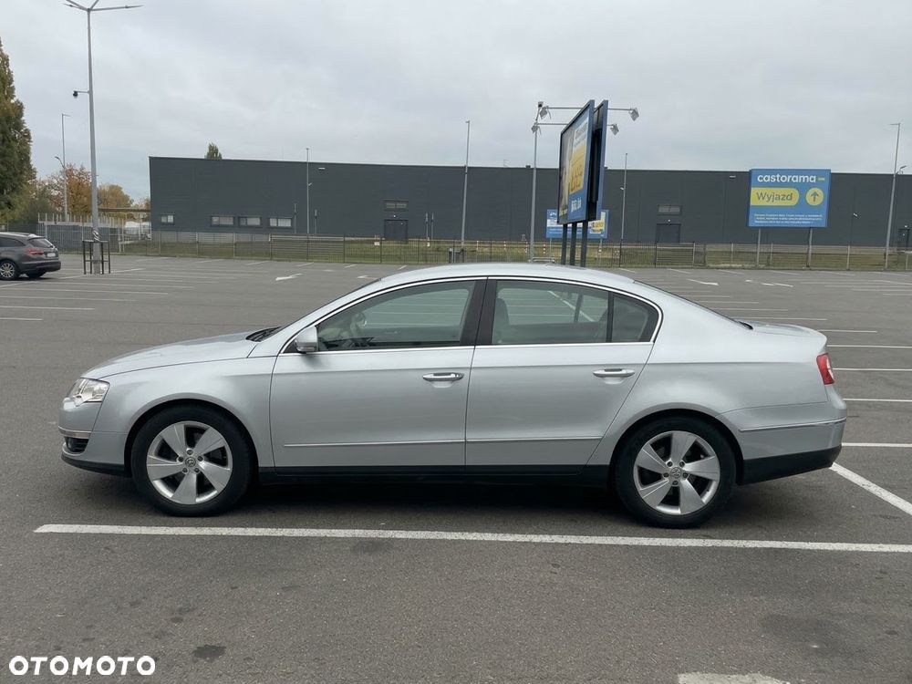 Volkswagen Passat - 4
