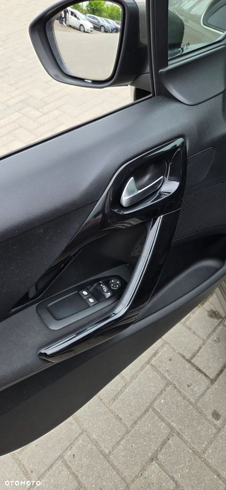 Peugeot 208 - 24