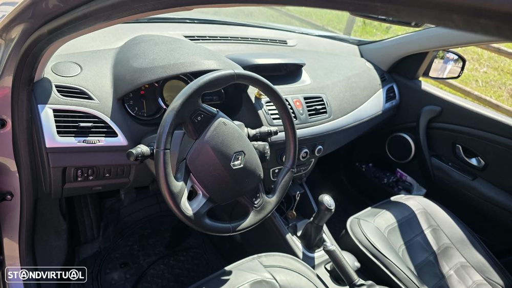 Renault Mégane 1.5 dCi Dynamique - 4