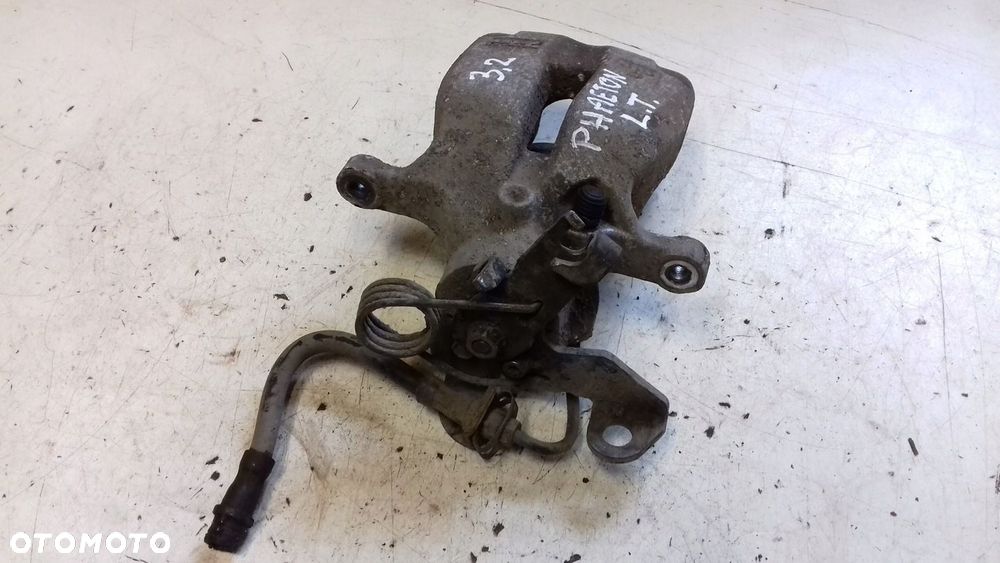 ZACISK LEWY TYŁ TYLNY VW PHAETON 3.2 V6 02-07 - 3