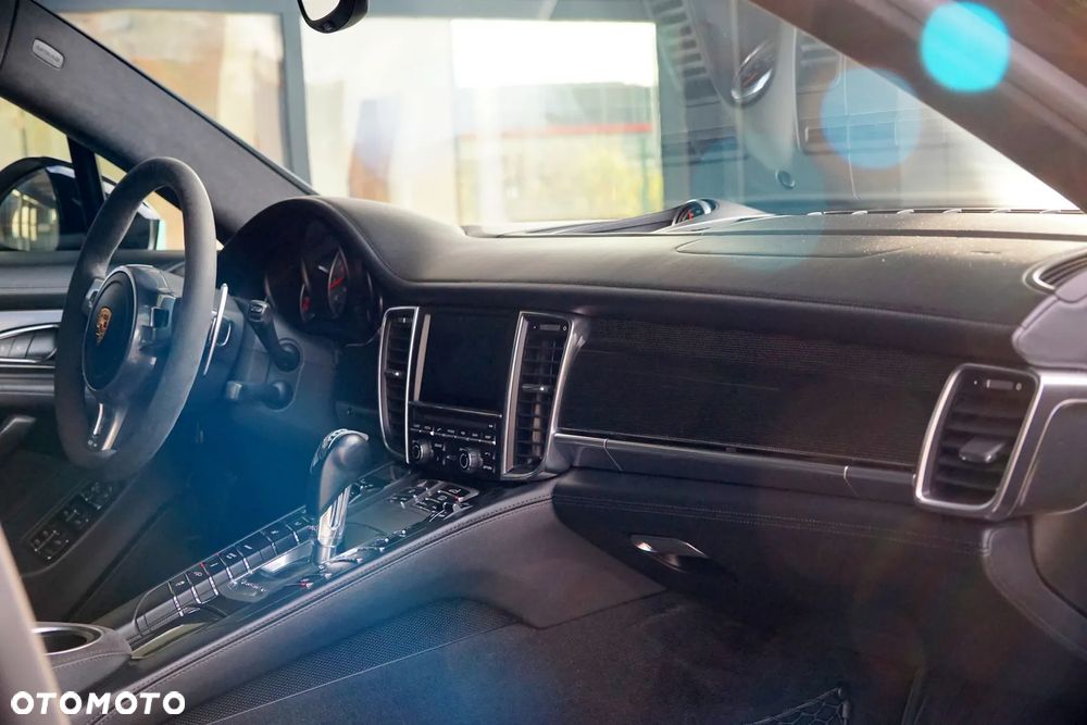 Porsche Panamera GTS PDK - 21