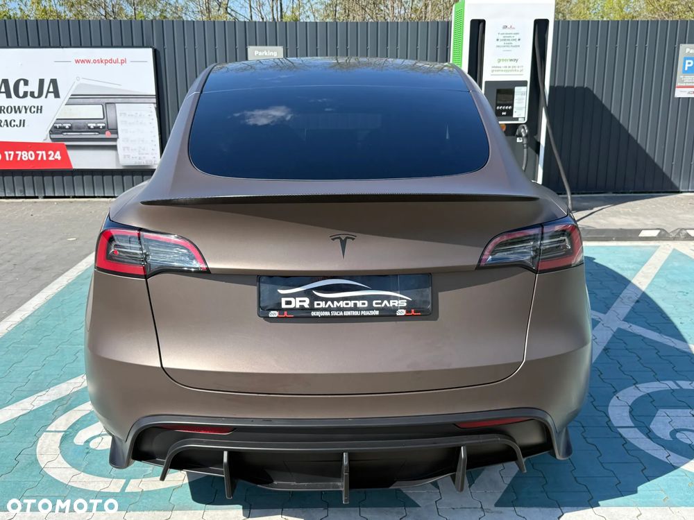 Tesla Model Y Performance Dual Motor AWD - 6