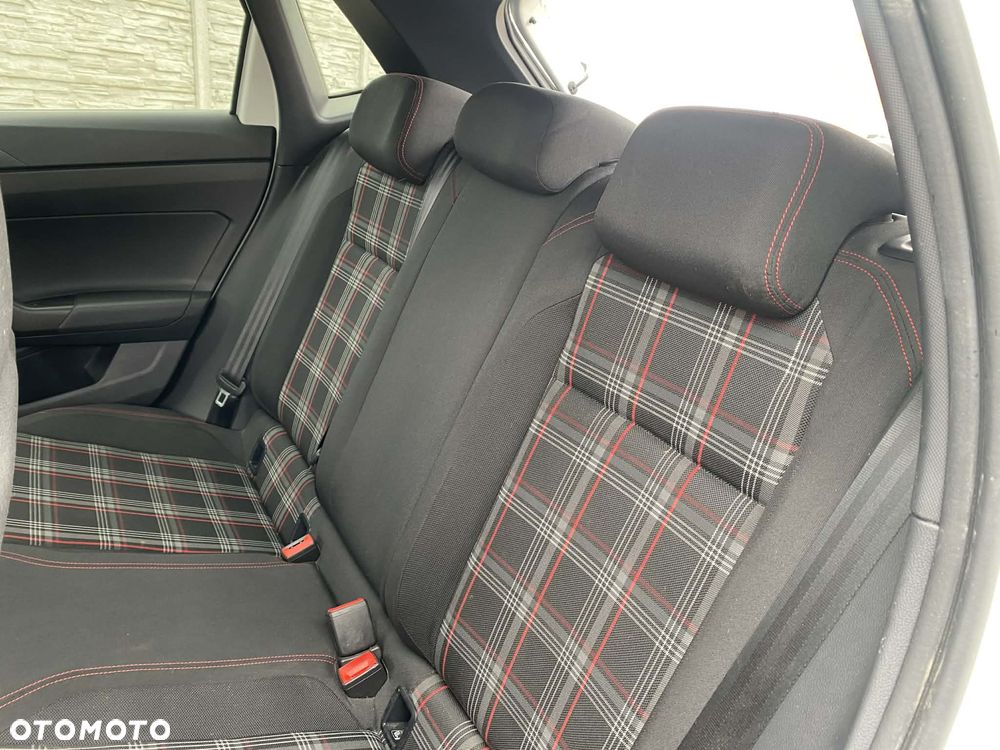 Volkswagen Polo 2.0 TSI DSG GTI - 16
