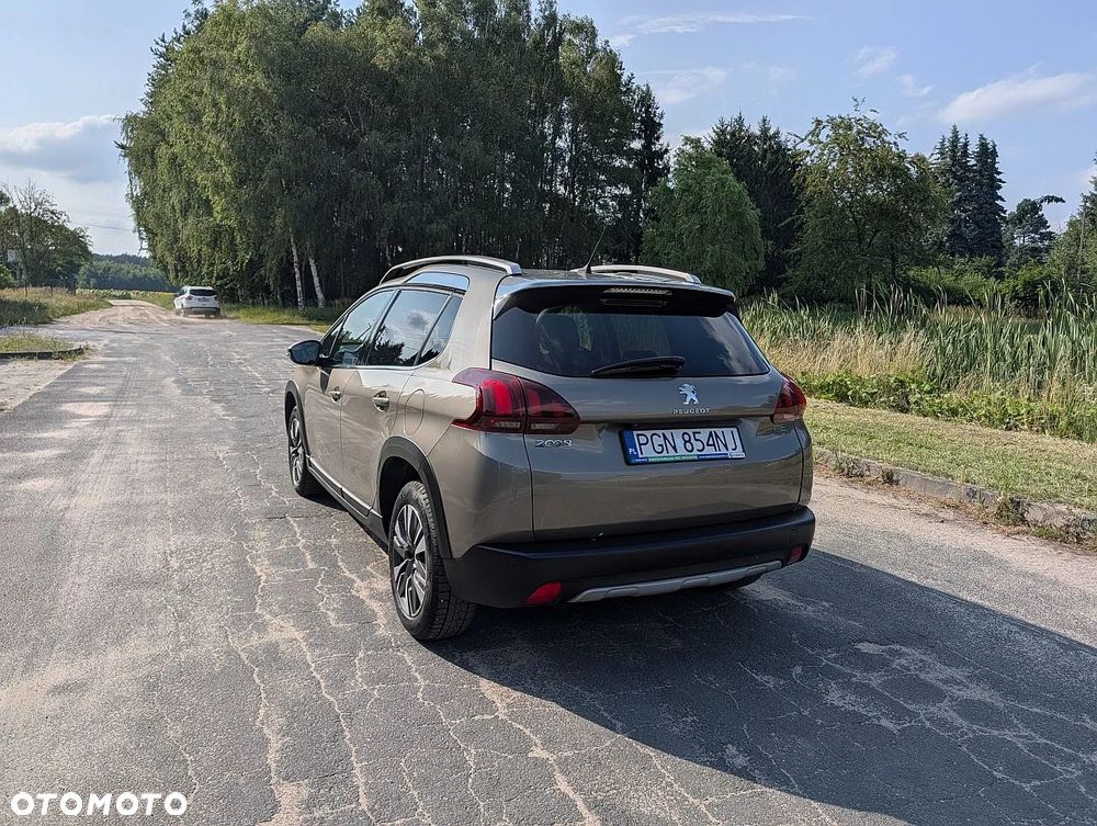 Peugeot 2008 1.2 Pure Tech Allure S&S - 13