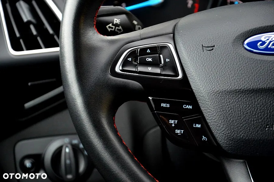 Ford Kuga 1.5 EcoBoost 2x4 ST-Line - 29
