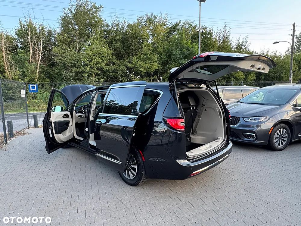 Chrysler Pacifica - 16