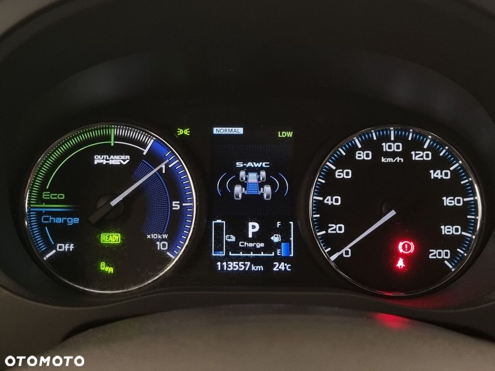 Mitsubishi Outlander Instyle + - 23