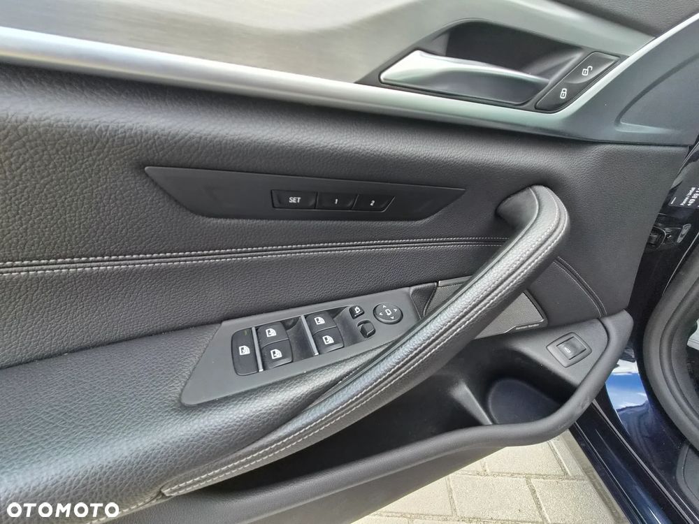 BMW Seria 5 530d xDrive Sport Line - 13