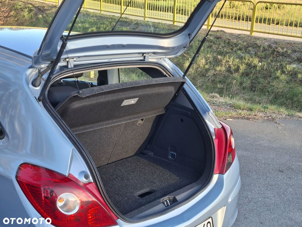 Opel Corsa 1.2 16V Essentia - 18