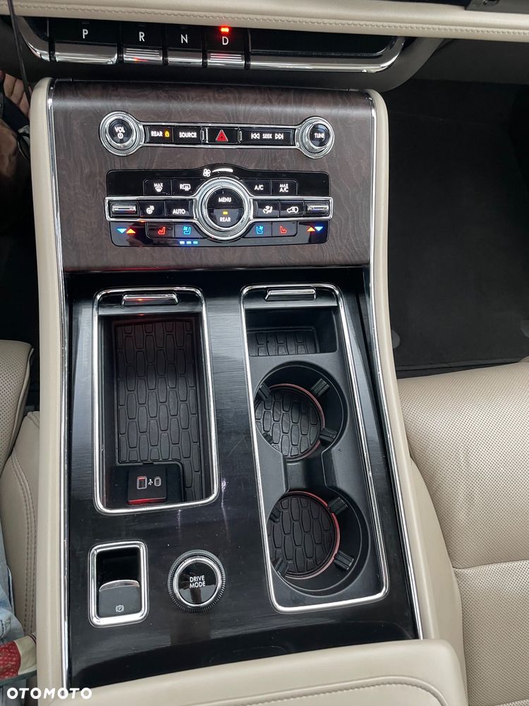 Lincoln Aviator - 32