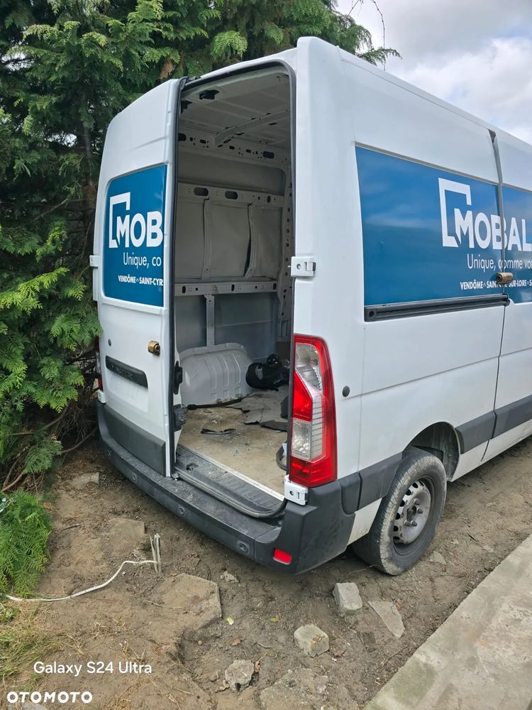 Renault Master IV  błotnik tył prawy