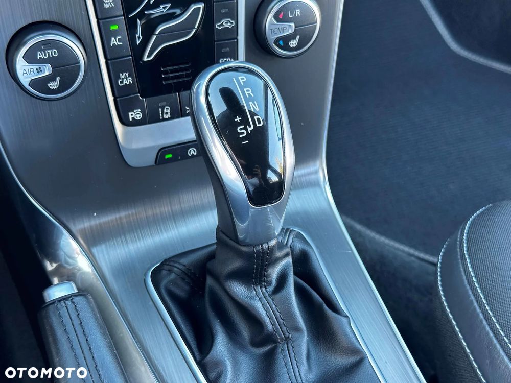 Volvo V40 D4 Geartronic Summum - 27