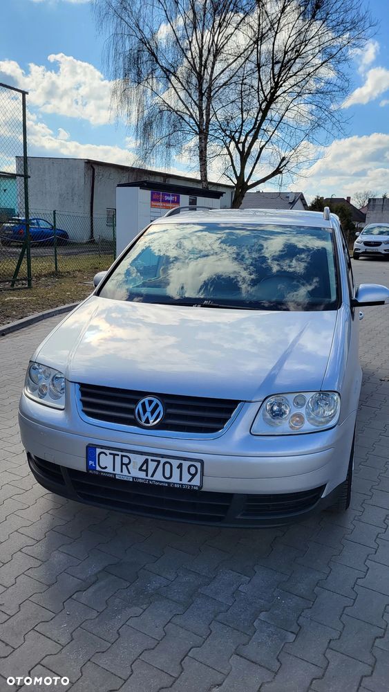 Volkswagen Touran 1.6 FSI Highline - 1