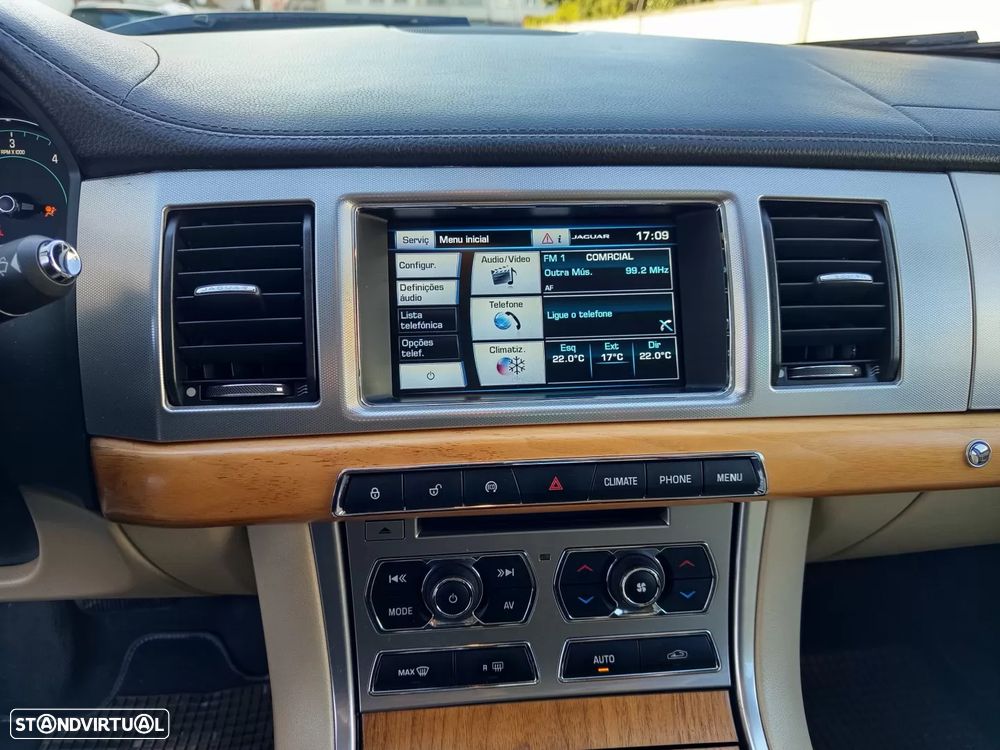 Jaguar XF 2.2 D Premium Luxury - 17