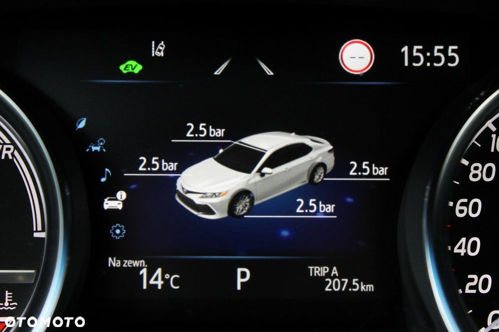 Toyota Camry 2.5 Hybrid Comfort CVT - 24