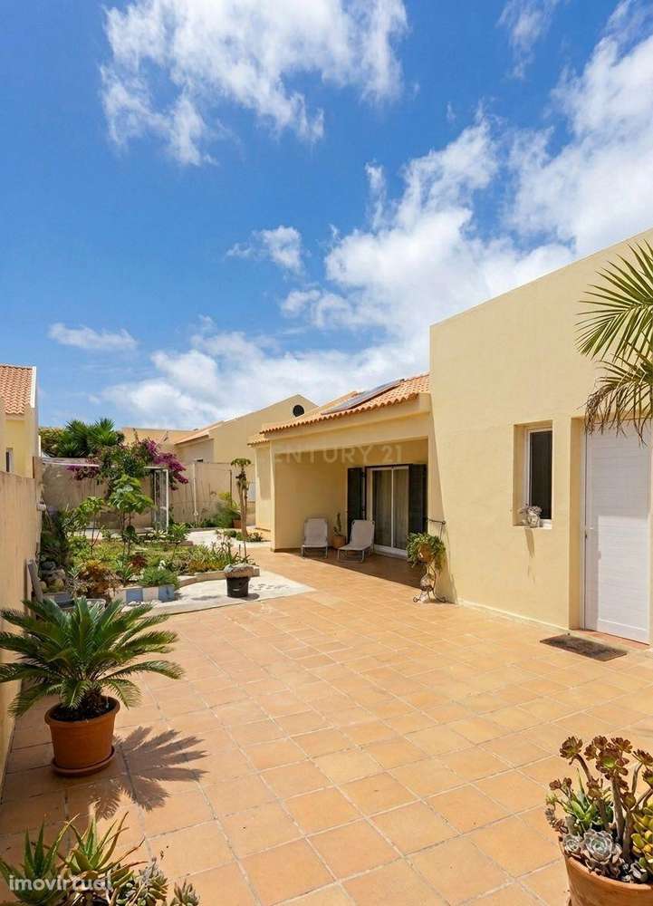 Moradia T2 + Estúdio T1 Independente: Oportunidade Única em Porto Sant - Grande imagem: 3/33