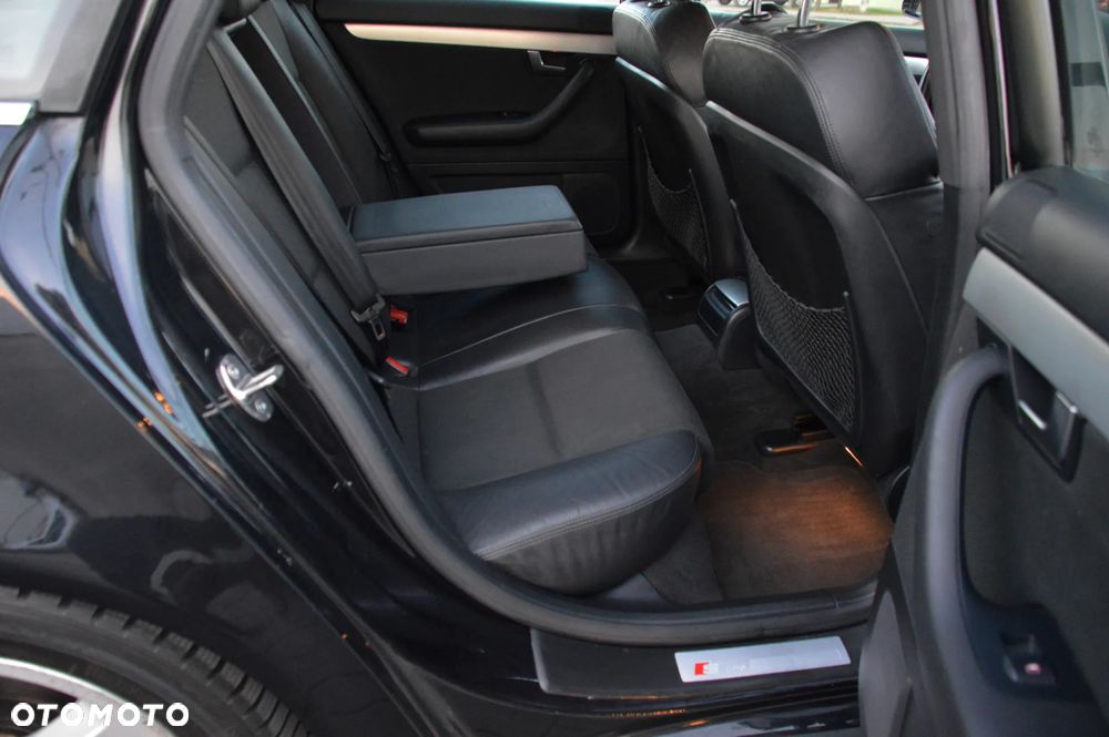 Audi A4 Limousine 2.0 T FSI quattro - 24