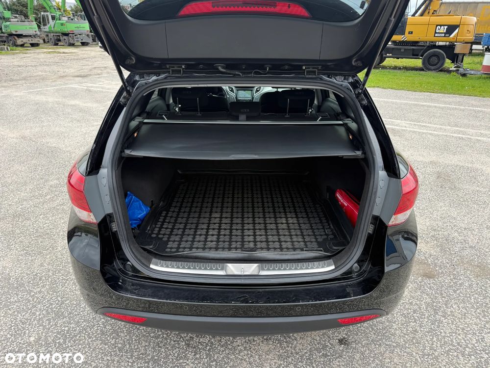 Hyundai i40 Kombi blue 1.6 Family+ - 7