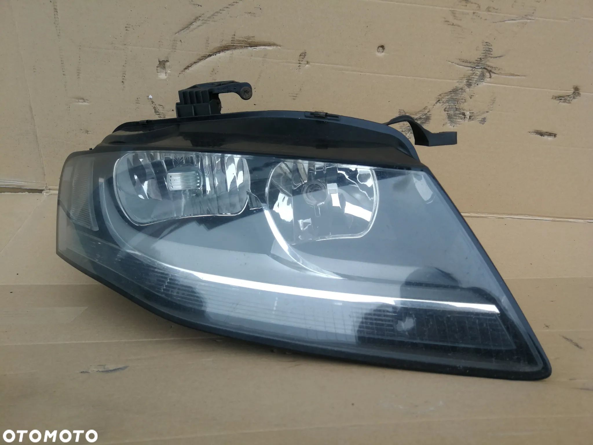 Audi A4 B8 lampa prawy przód 8K0941004A - 1