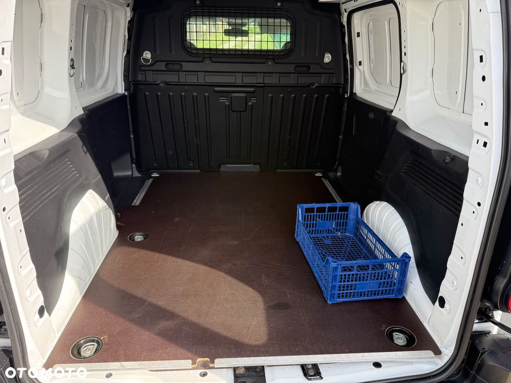 Opel COMBO - 19