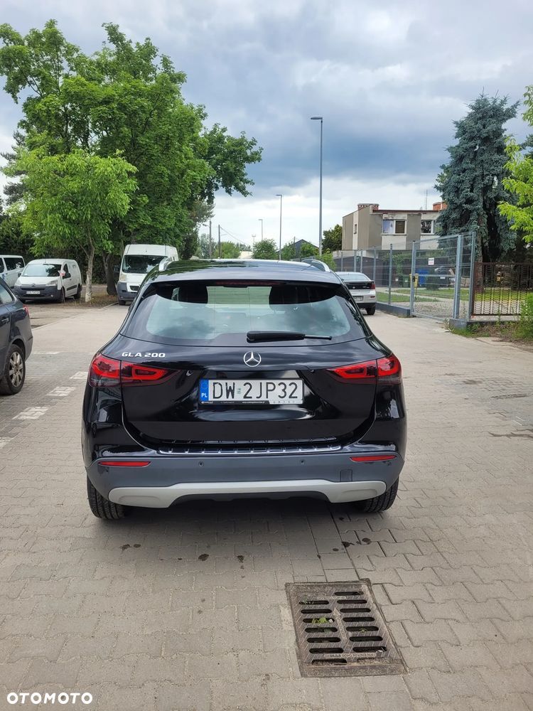 Mercedes-Benz GLA 200 - 4