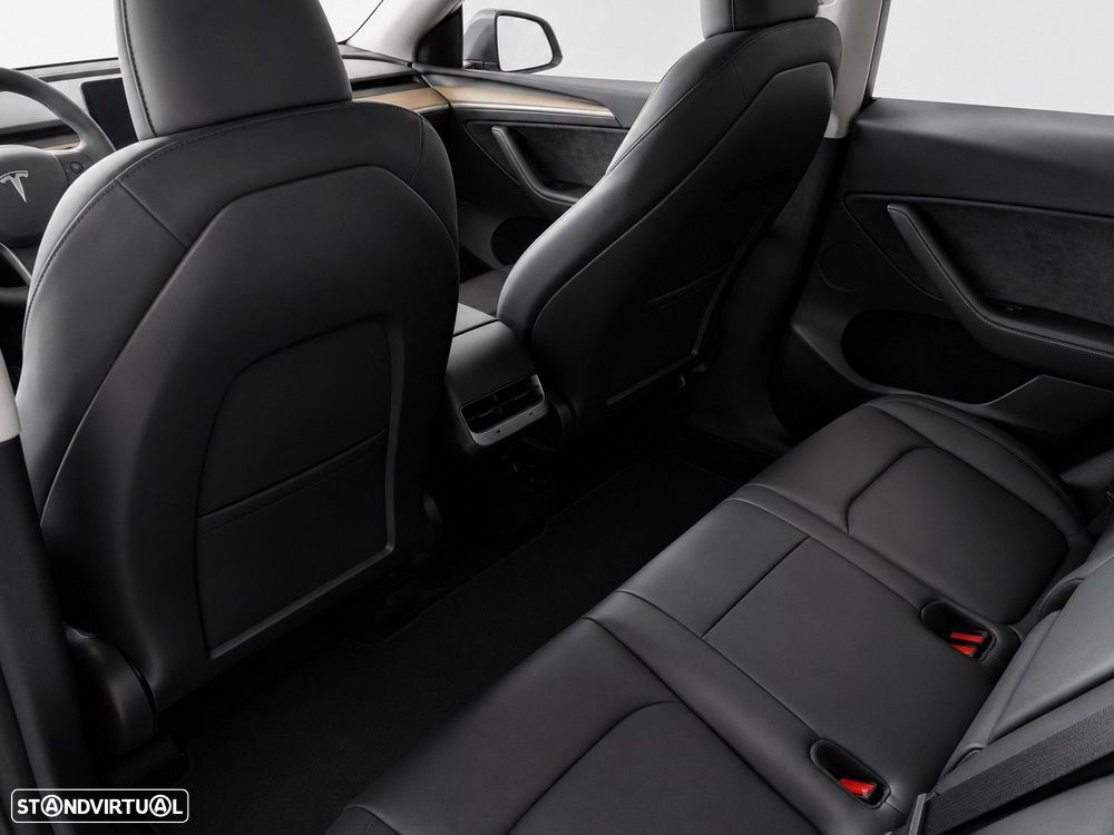 Tesla Model Y Long-Range RWD - 11