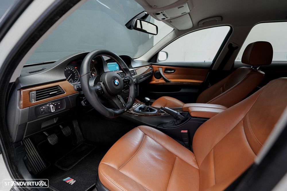 BMW 318 d Navigation Sport - 12