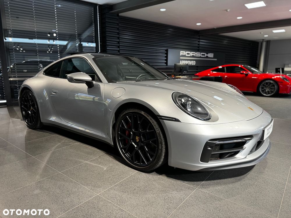 Porsche 911 Carrera GTS - 17