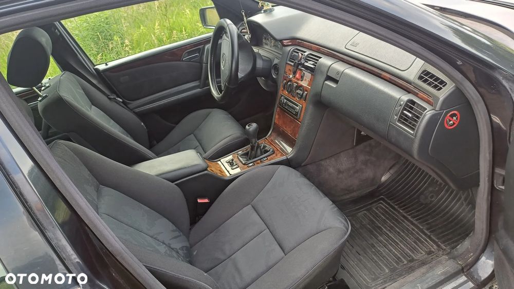 Mercedes-Benz Klasa E 220 D Elegance - 9