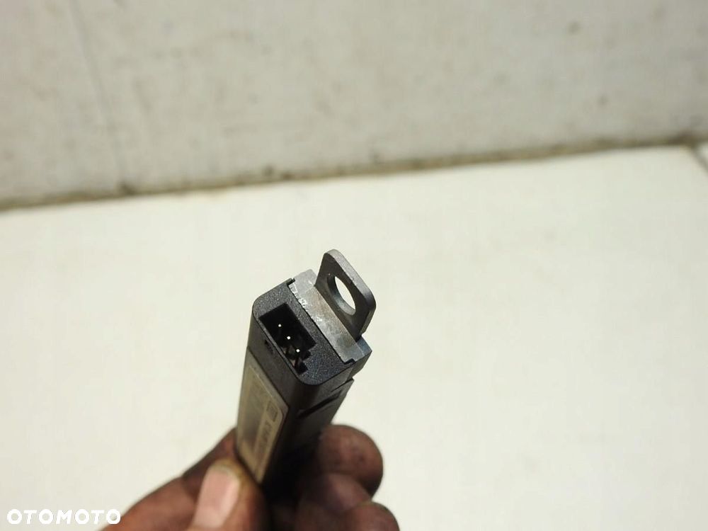 WZMACNIACZ ANTENOWY AUDI A1 8X 3D 8X0035225J - 3