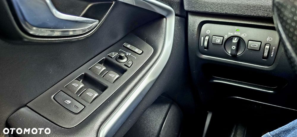 Volvo V40 D4 Drive-E R-Design Summum - 14