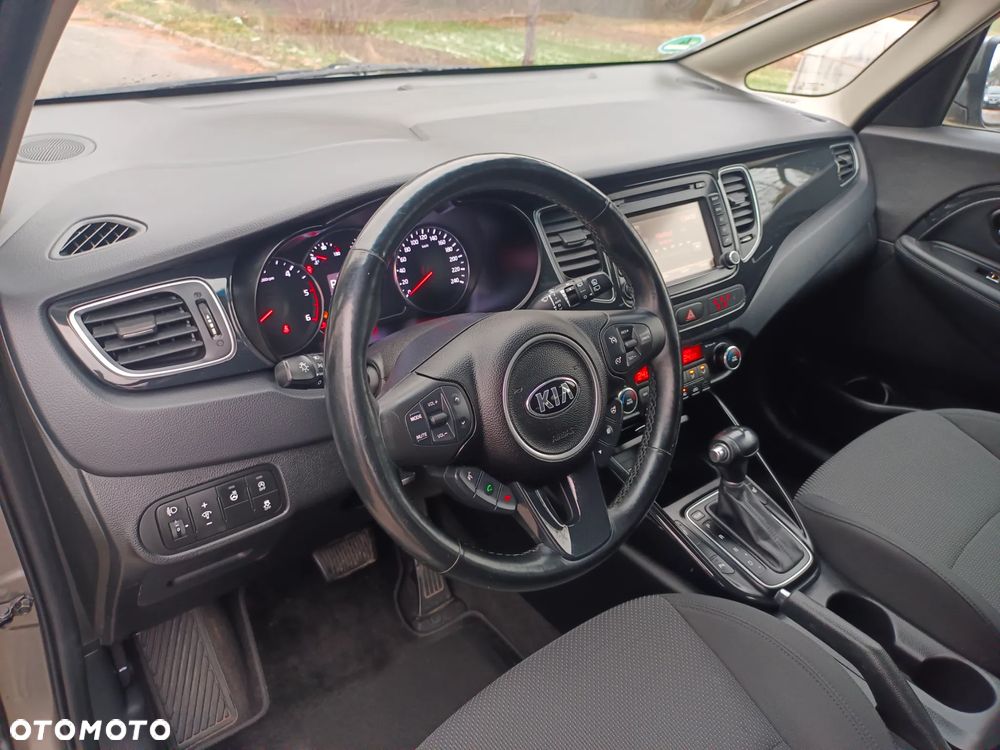 Kia Carens - 12