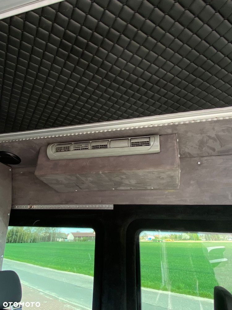 Mercedes-Benz Sprinter - 16