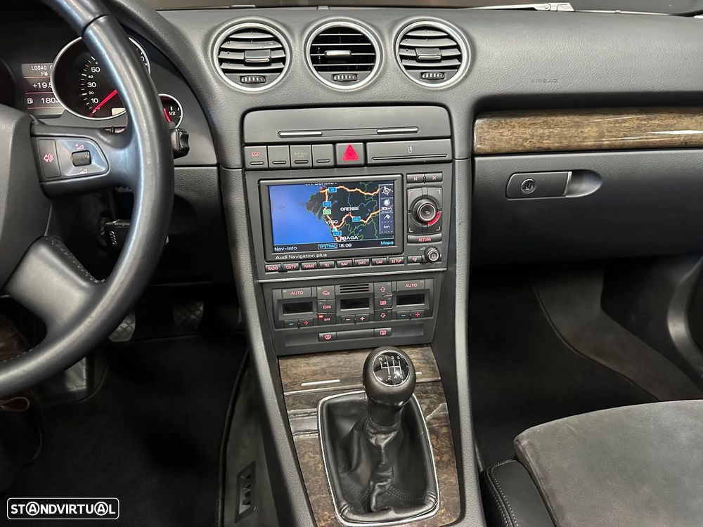 Audi A4 Cabrio 2.0 TDi Exclusive - 31