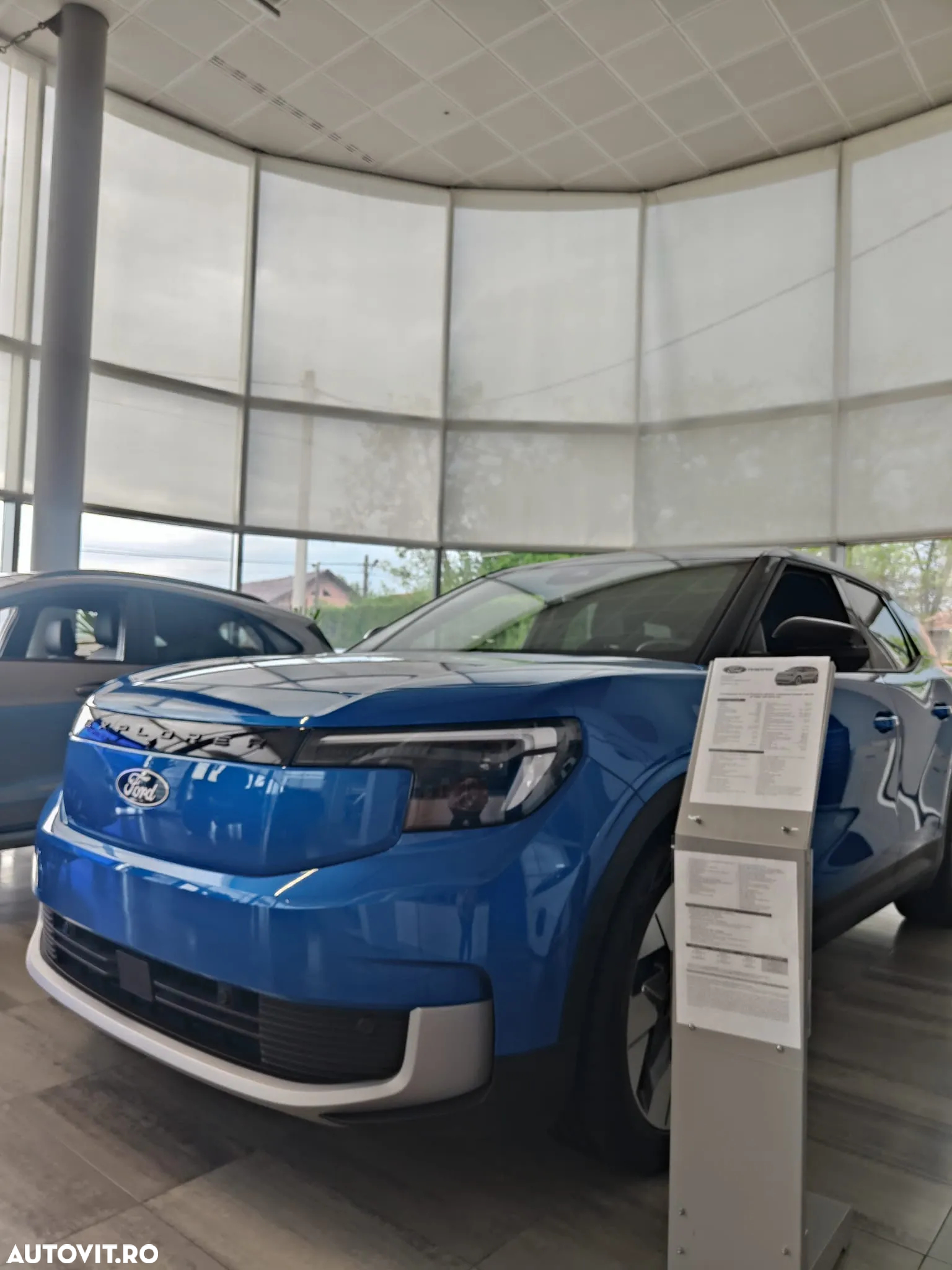 Ford Explorer RWD 77 kWh Extended Range Premium - 2