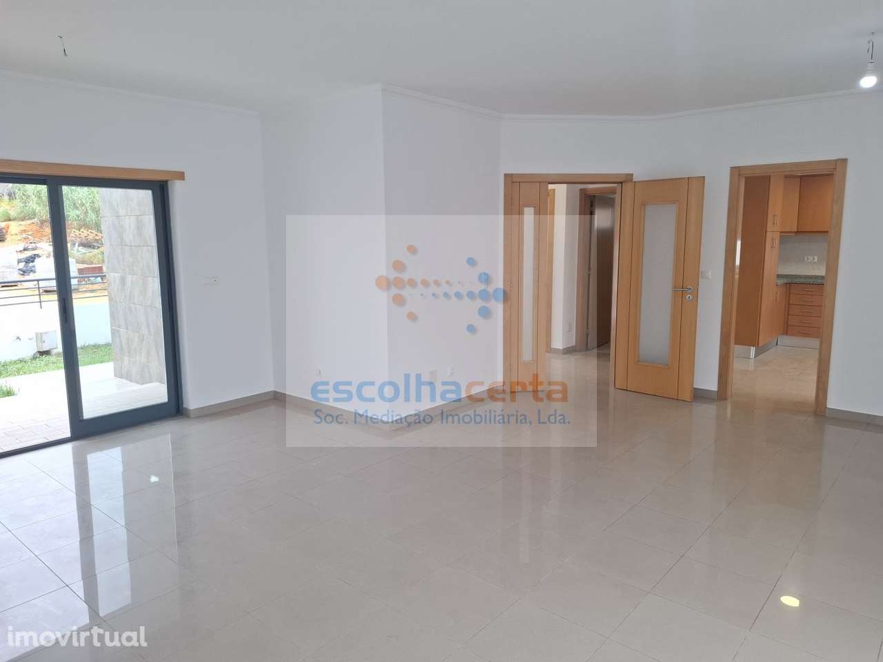 Moradia T5 Isolada no Feijó, Almada – Espaço, Conforto e Localiz - Grande imagem: 4/27