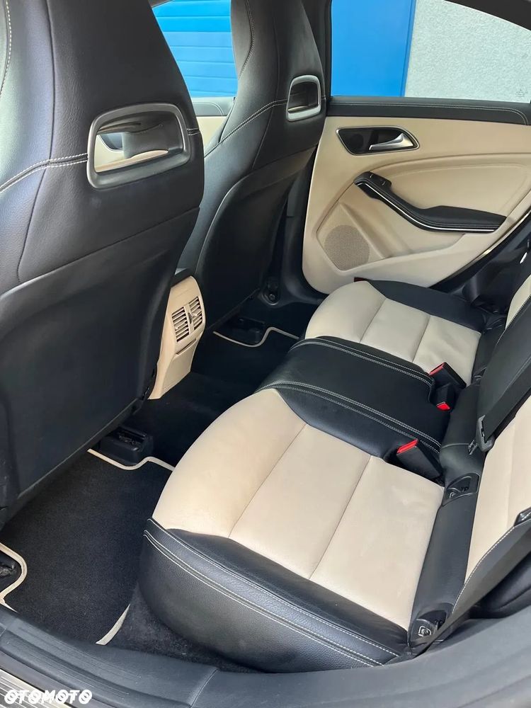 Mercedes-Benz CLA 220 4-Matic AMG Line - 8